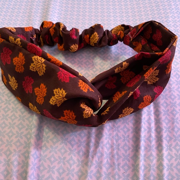 Accessories - Handmade fall leaves 🍁 knot headband!